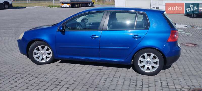 Хетчбек Volkswagen Golf 2004 в Рава-Руській