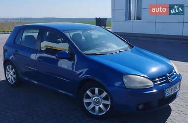 Хэтчбек Volkswagen Golf 2004 в 