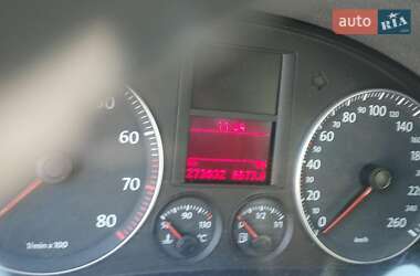 Хэтчбек Volkswagen Golf 2004 в 