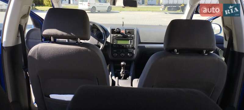 Хетчбек Volkswagen Golf 2004 в Рава-Руській