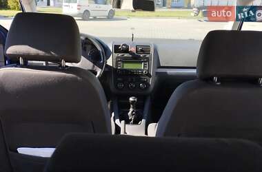 Хэтчбек Volkswagen Golf 2004 в 