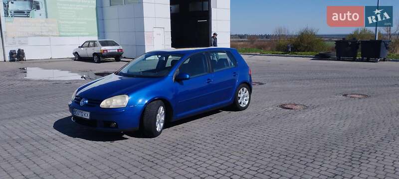 Хетчбек Volkswagen Golf 2004 в Рава-Руській