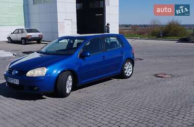 Хэтчбек Volkswagen Golf 2004 в 