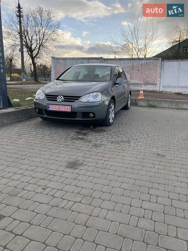 Хетчбек Volkswagen Golf 2006 в Коростені