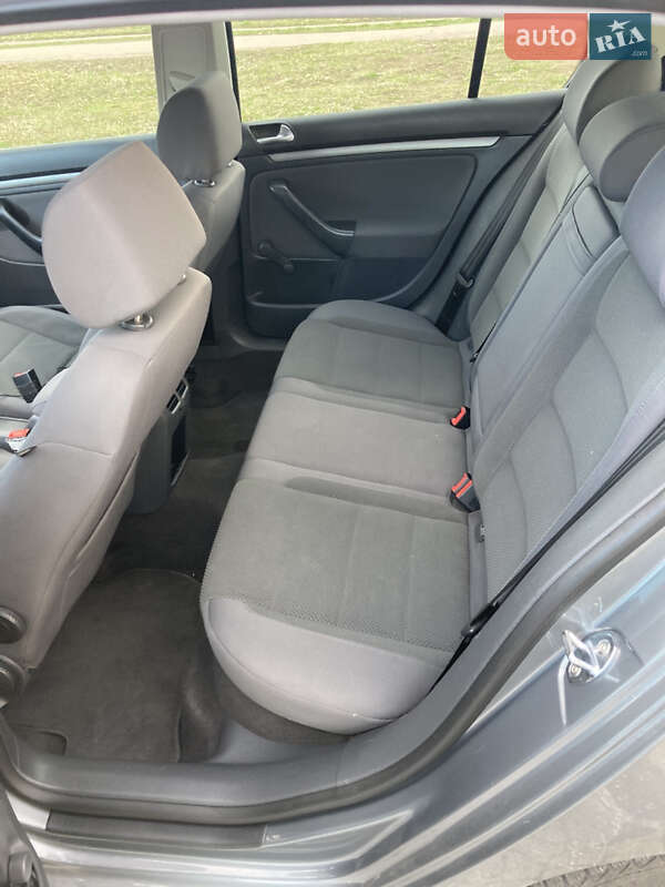 Хетчбек Volkswagen Golf 2006 в Коростені