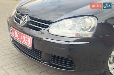 Хэтчбек Volkswagen Golf 2005 в 