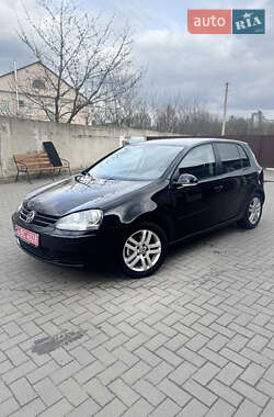 Хэтчбек Volkswagen Golf 2005 в 