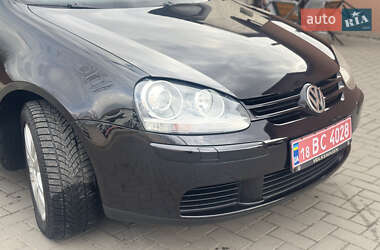Хэтчбек Volkswagen Golf 2005 в 