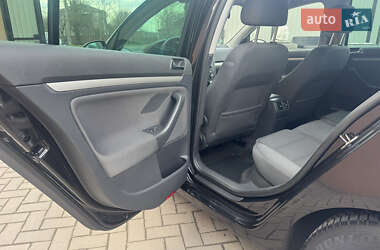 Хэтчбек Volkswagen Golf 2005 в 