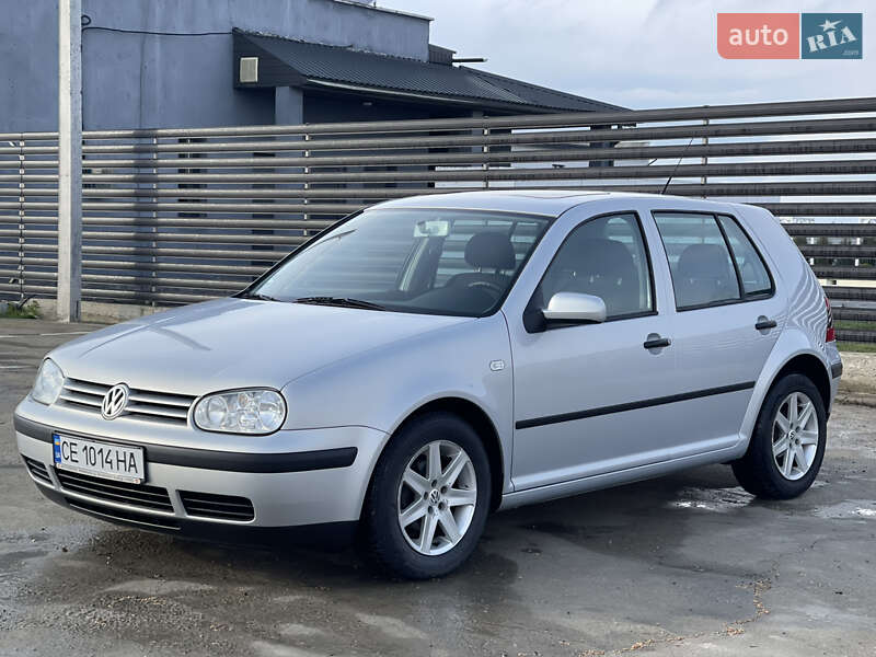 Хэтчбек Volkswagen Golf 2000 в 