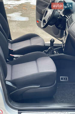 Хэтчбек Volkswagen Golf 2000 в 