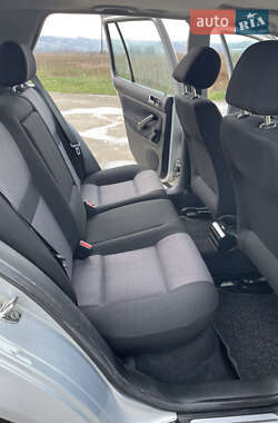 Хэтчбек Volkswagen Golf 2000 в 
