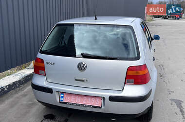 Хэтчбек Volkswagen Golf 2000 в 