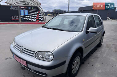 Хэтчбек Volkswagen Golf 2000 в 