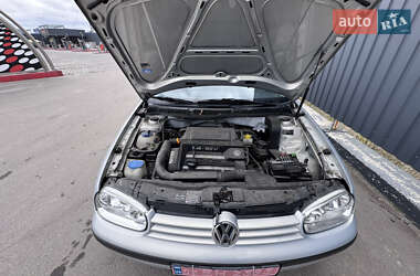 Хэтчбек Volkswagen Golf 2000 в 