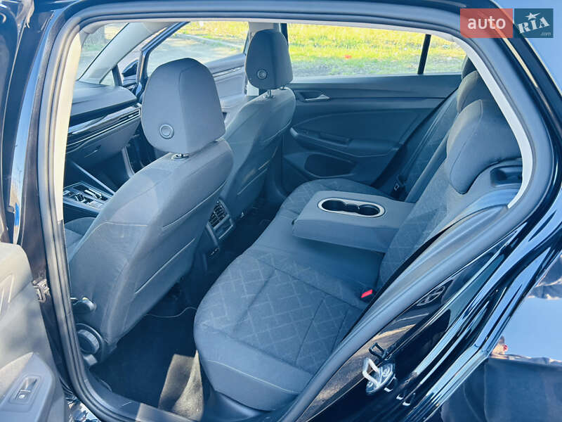 Хэтчбек Volkswagen Golf 2020 в Киеве