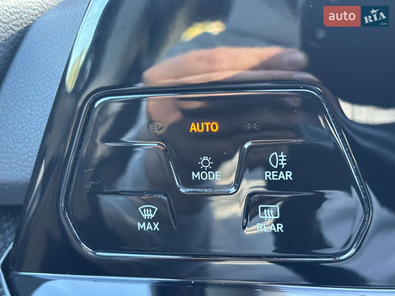 Хэтчбек Volkswagen Golf 2020 в Киеве