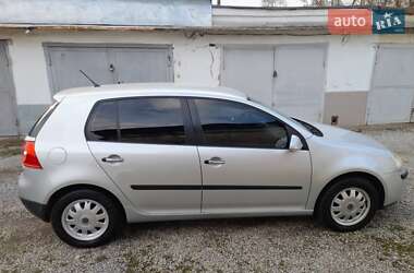 Хэтчбек Volkswagen Golf 2005 в 