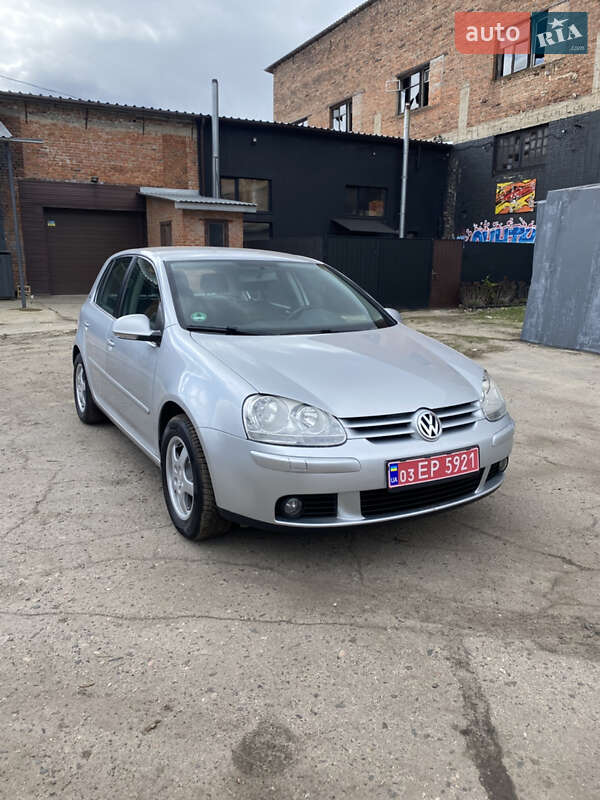 Хетчбек Volkswagen Golf 2006 в 