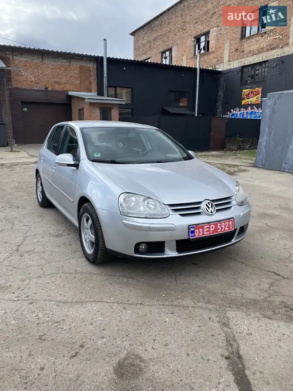 Хетчбек Volkswagen Golf 2006 в 