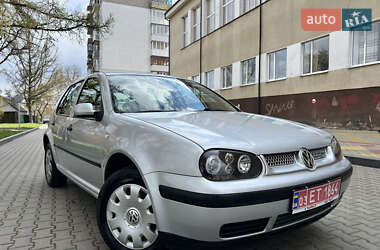 Хэтчбек Volkswagen Golf 2001 в 