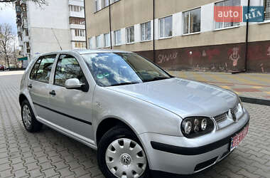 Хэтчбек Volkswagen Golf 2001 в 