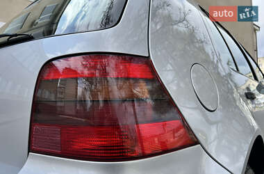 Хэтчбек Volkswagen Golf 2001 в 