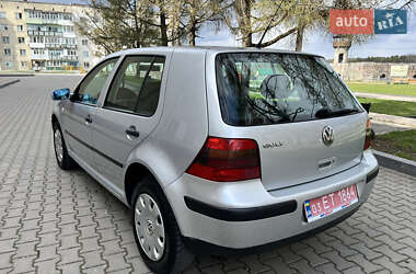 Хэтчбек Volkswagen Golf 2001 в 