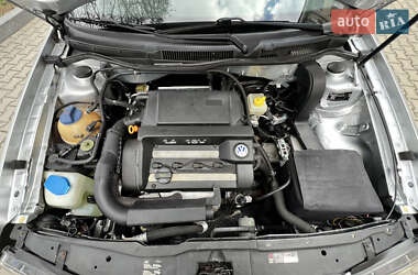 Хэтчбек Volkswagen Golf 2001 в 