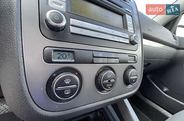 Хэтчбек Volkswagen Golf 2009 в 