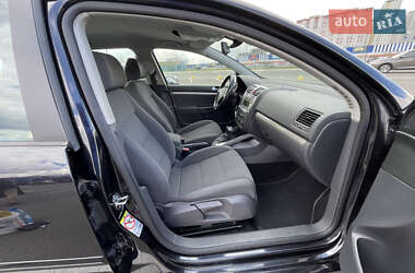 Хэтчбек Volkswagen Golf 2009 в 
