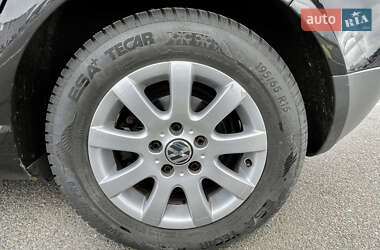 Хэтчбек Volkswagen Golf 2009 в 