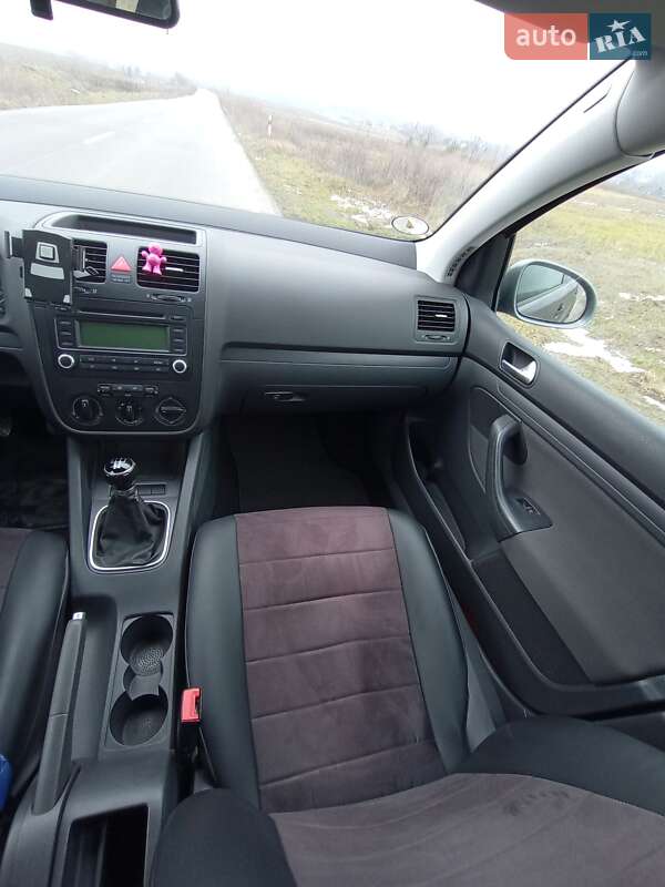 Хэтчбек Volkswagen Golf 2006 в Луцке