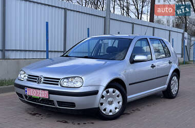 Хэтчбек Volkswagen Golf 2002 в 