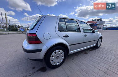 Хэтчбек Volkswagen Golf 2002 в 