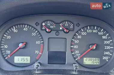 Хэтчбек Volkswagen Golf 2002 в 
