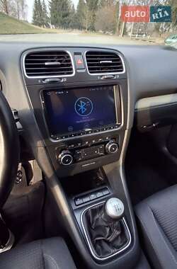 Хетчбек Volkswagen Golf 2010 в 