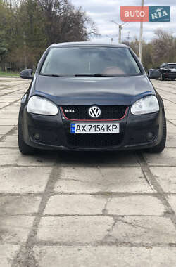 Хэтчбек Volkswagen Golf 2005 в 