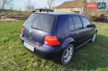 Хэтчбек Volkswagen Golf 2001 в Вендичанах