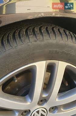 Хэтчбек Volkswagen Golf 2009 в 