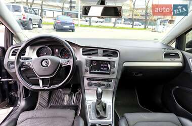 Хэтчбек Volkswagen Golf 2015 в 