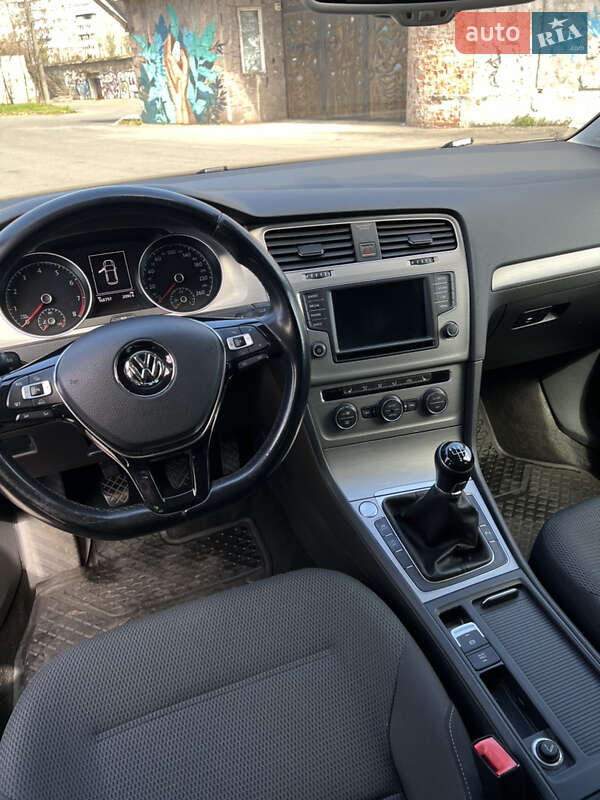 Хэтчбек Volkswagen Golf 2016 в Днепре