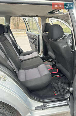 Універсал Volkswagen Golf 2001 в 