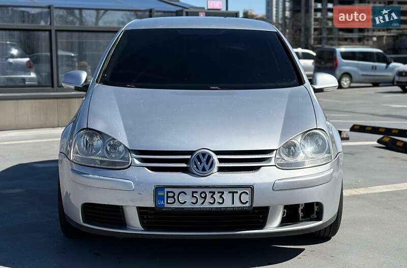 Хетчбек Volkswagen Golf 2006 в 