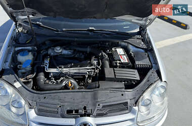 Хетчбек Volkswagen Golf 2006 в 