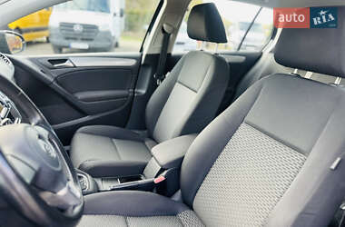 Хэтчбек Volkswagen Golf 2009 в 