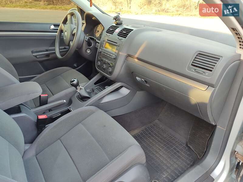 Хэтчбек Volkswagen Golf 2004 в Киеве фото 7 Хэтчбек Volkswagen Golf 2004 в Киеве