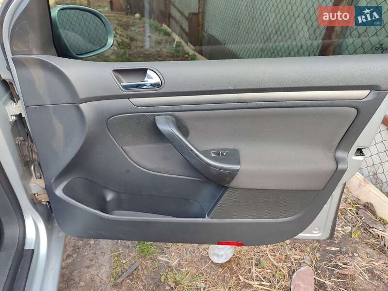 Хэтчбек Volkswagen Golf 2004 в Киеве фото 24 Хэтчбек Volkswagen Golf 2004 в Киеве