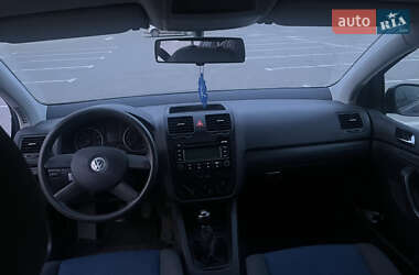 Хетчбек Volkswagen Golf 2005 в 