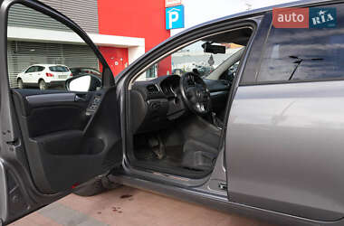 Хэтчбек Volkswagen Golf 2011 в 